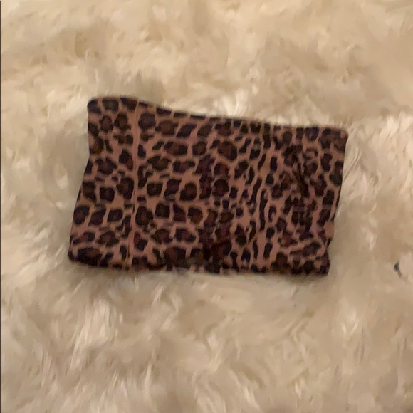 Brando crop top but i’m positive it’s a headband - Picture 1 of 1